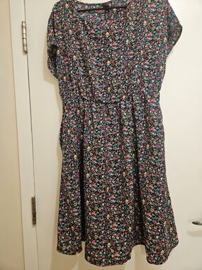 Women’s Floral Navy Short-Sleeve Casual Dress